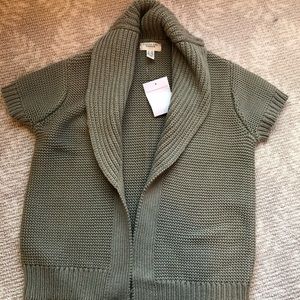 Short sleeve sweater